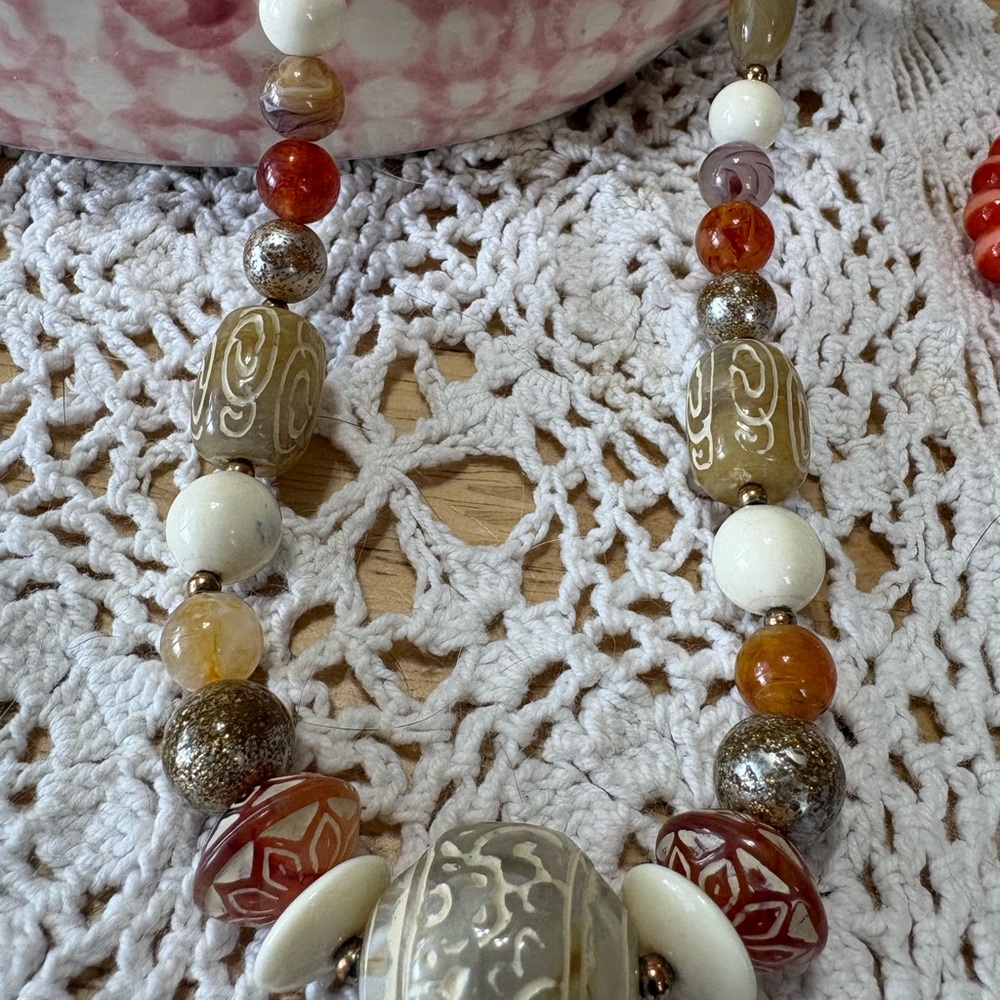 N210 Elegant Beaded Necklace with Earthy Tones